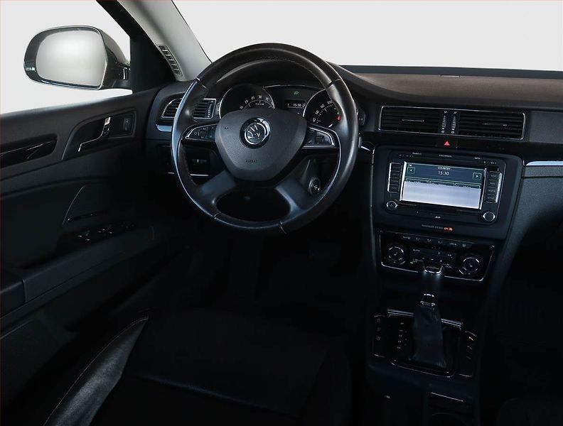 Škoda Superb (2014) Laurin&Klement 2.0 TDI, 4X4 - fotka 7 z 17