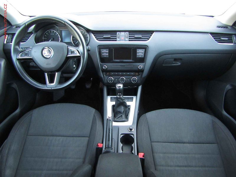 Škoda Octavia (2015) 2.0 TDi, ČR, Style - fotka 8 z 20