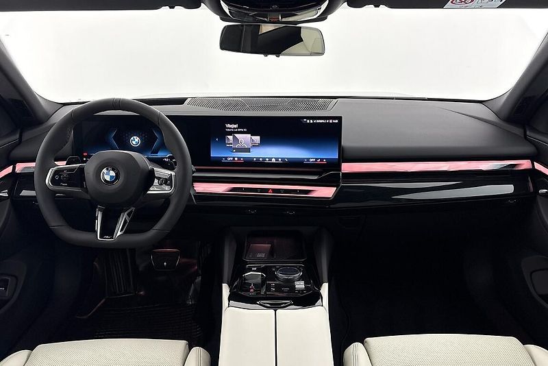 BMW Řada 5 540d xDrive Touring - fotka 7 z 16
