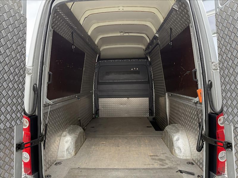 Volkswagen Crafter 2,0   105kW,PLOŠINA,1.MAJ,SERV - fotka 23 z 23
