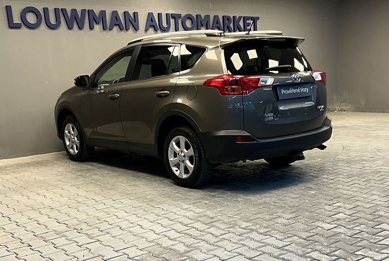 Toyota RAV4 2.2 AT D-CAT  ACTIVE DESIGN SM - fotka 14 z 15