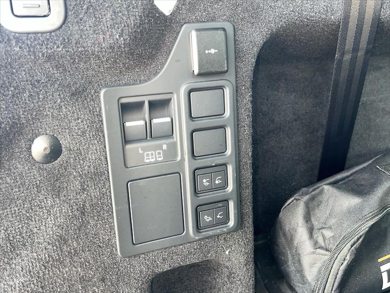 Land Rover Discovery 3,0 S 183kW AWD D250 7míst - fotka 30 z 31