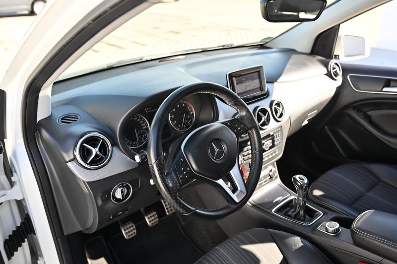 Mercedes-Benz Třídy B B 180 1.6 90KW Edition 1/2013 - fotka 25 z 38