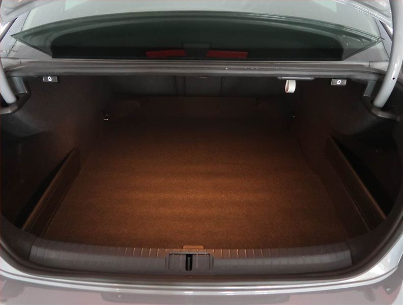 Volkswagen Passat (2022) R-Line 2.0 TSI - fotka 13 z 23