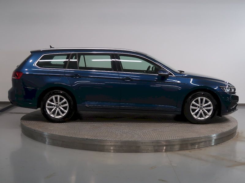 Volkswagen Passat (2024) BUSINESS 1.5TSI EVO DSG - fotka 8 z 36
