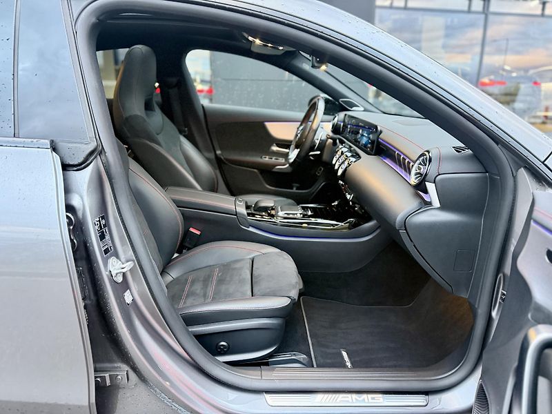 Mercedes-Benz CLA (2020) 45 4MATIC+ kupé - fotka 37 z 46