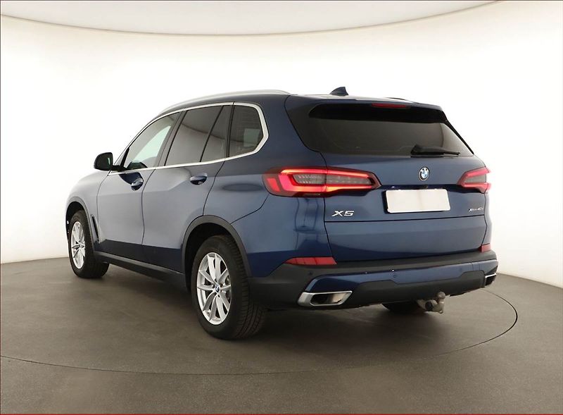 BMW X5 (2022) xDrive40i - fotka 4 z 21