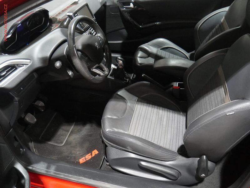 Peugeot 208 (2014) 1.6 VTi, Allure - fotka 9 z 15