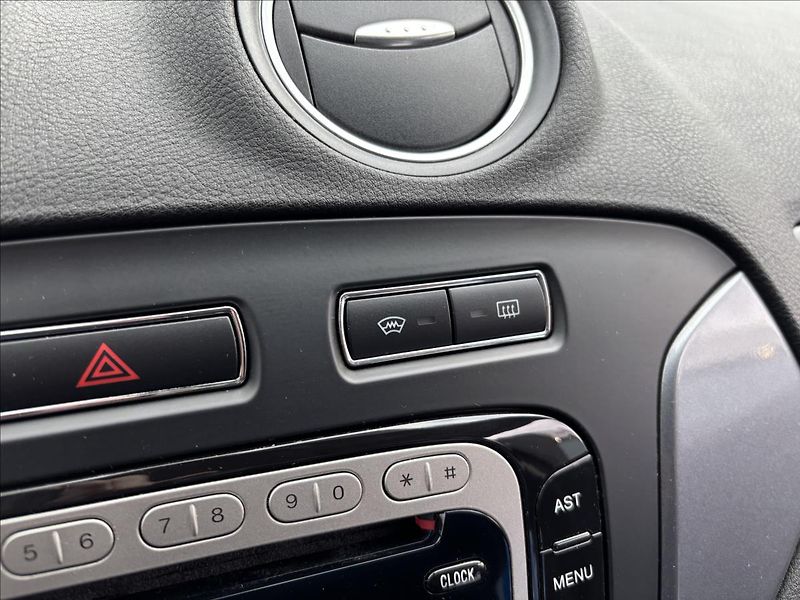Ford Mondeo 1,6 EcoBoost 118kW Titanium - fotka 28 z 35