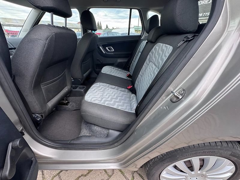Škoda Fabia (2008) 1,4 16V 63 KW 1. MAJ STK - fotka 32 z 46