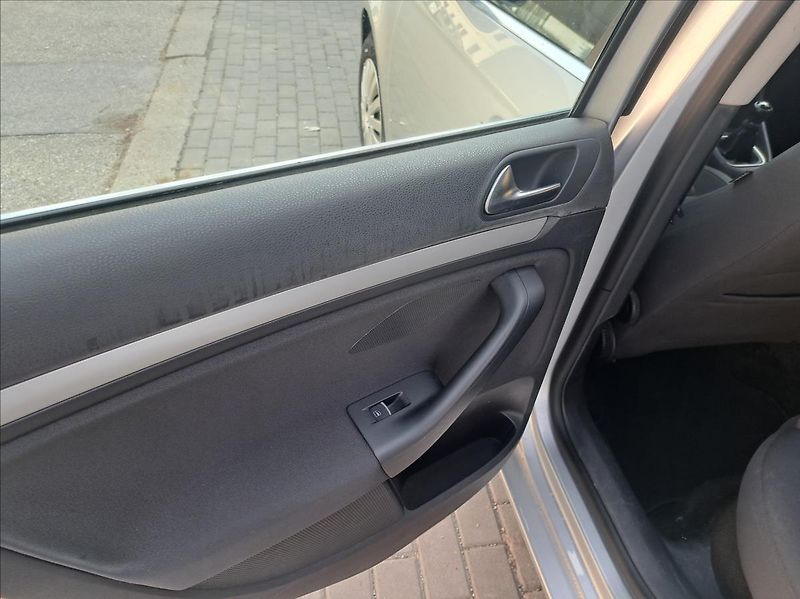 Volkswagen Golf 1,6 TDI Variant - fotka 39 z 43