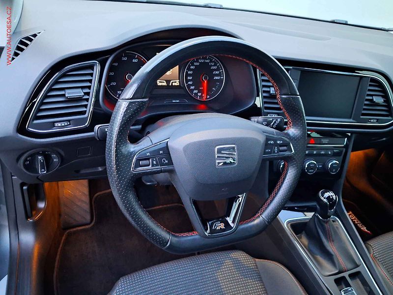 Seat Leon (2018) 1.8 TSi, FR, LED, navi, TZ - fotka 12 z 17