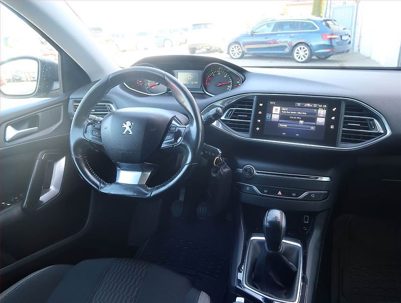 Peugeot 308 (2017) 1.6 BlueHDi, Navi, Tempomat - fotka 7 z 14