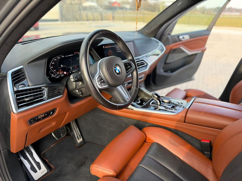 BMW X7 (2022) M50i 390kW - fotka 8 z 19