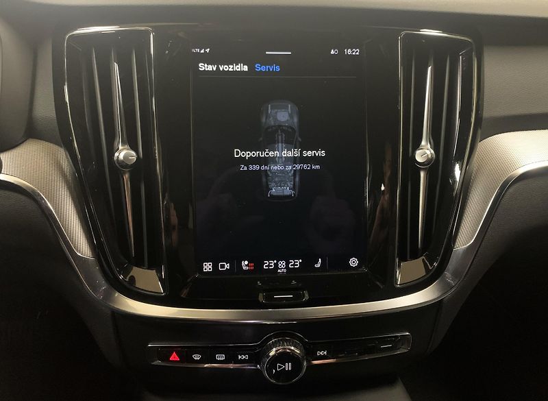 Volvo V60 RECHARGE T6, AWD PLUS DARK ČR - fotka 21 z 42