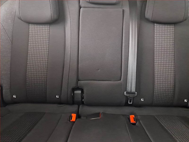 Peugeot 3008 (2020) GT Line 1.2 PureTech, Kůže - fotka 10 z 18