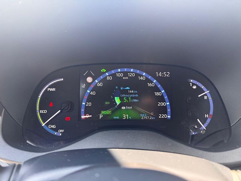 Toyota Yaris Cross 1.5 AWD Executive - fotka 12 z 14