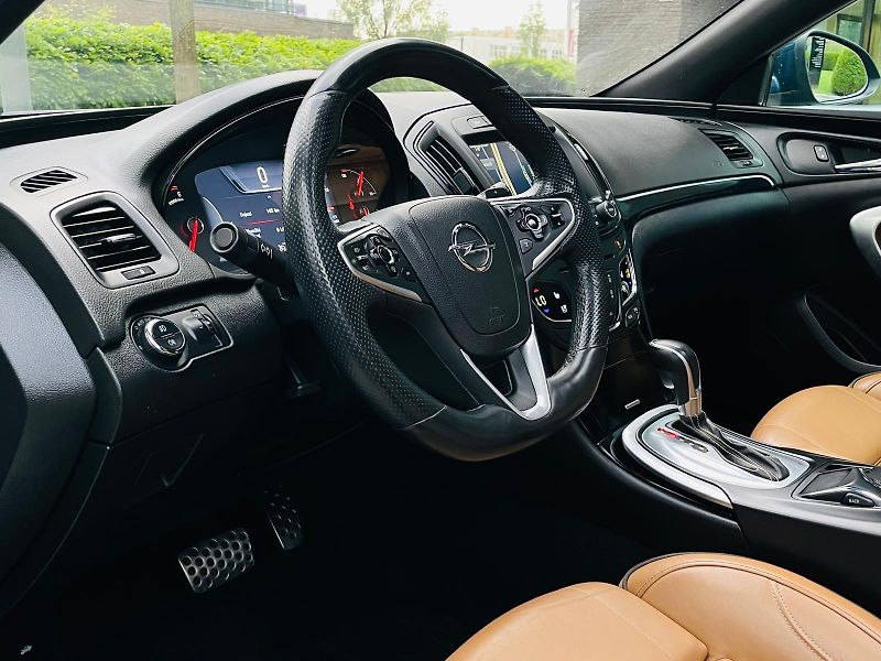 Opel Insignia 2.0CDTi 4x4 AUTOMAT SERVISKA - fotka 27 z 53