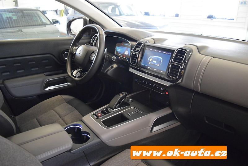 Citroën C5 Aircross HYBRID 225 ě-EAT8 165 kW-DPH - fotka 30 z 68