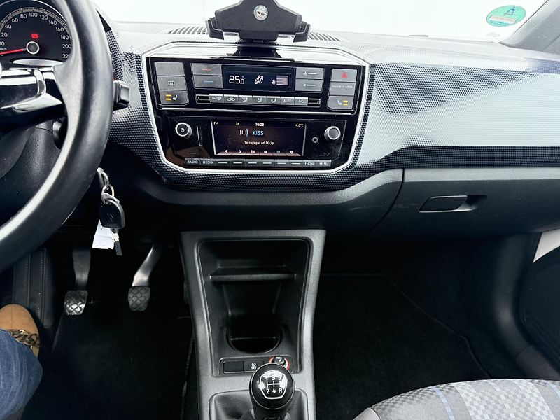 Volkswagen up! (2017) 1.0 MPI ser.knížka alu kola - fotka 21 z 25