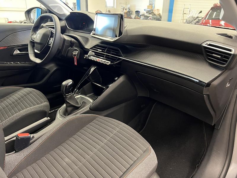 Peugeot 208 1.2l PURETECH 55 kW - fotka 17 z 19