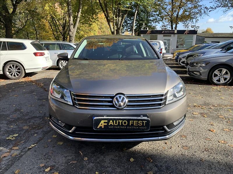 Volkswagen Passat 2,0 TSI HIGHLINE,SERVISKA - fotka 2 z 21