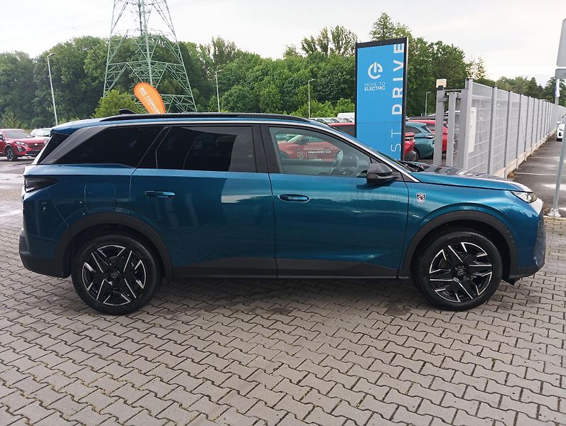 Peugeot 5008 (2026) GT Hybrid 145 e-DCS6 - fotka 8 z 20