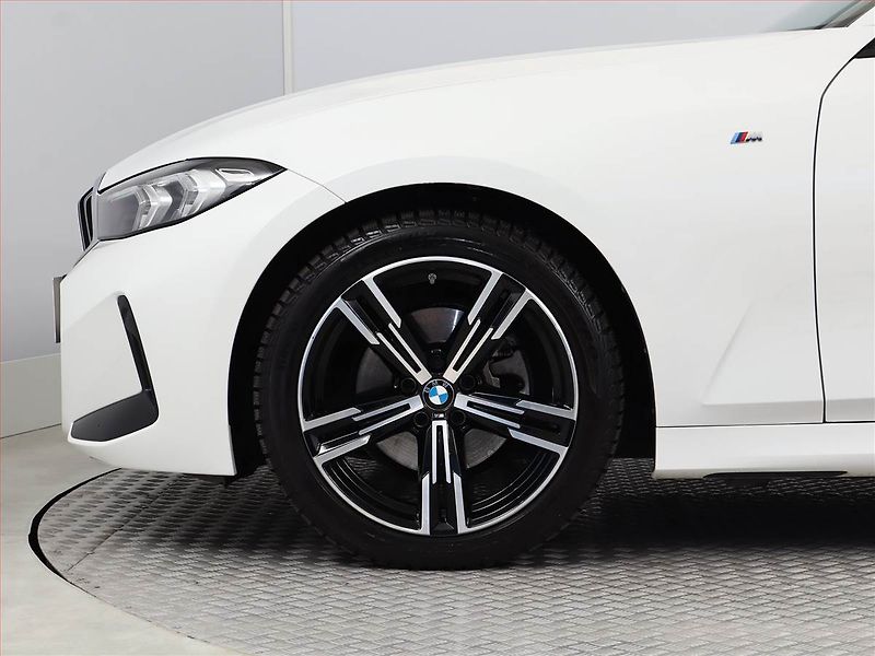 BMW Řada 3 (2022) 320 d xDrive - fotka 13 z 21