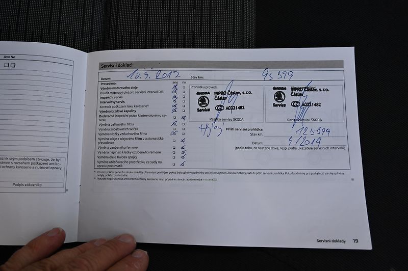 Škoda Octavia 2.0TDI 103KW 9/2012 Rezervace - fotka 41 z 43