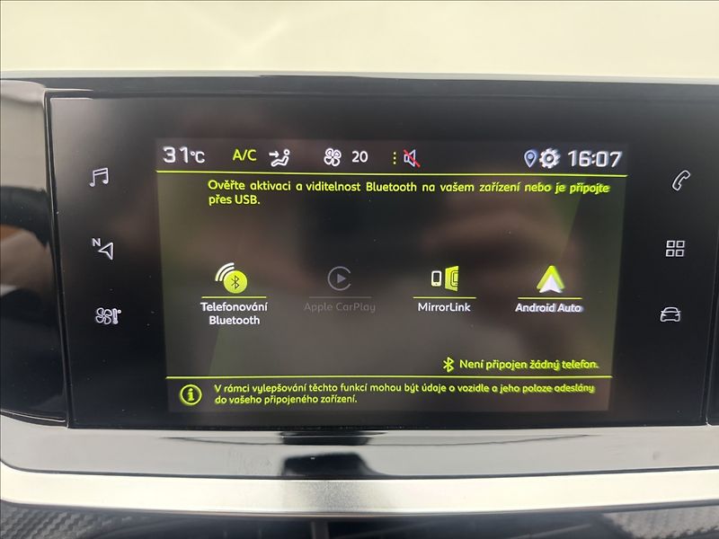 Peugeot 2008 1,2 DPH VÝHŘEV ALLURE+ 1MAJ ČR - fotka 16 z 42