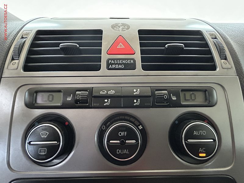 Volkswagen Touran (2010) 1.4 TSi, Highline - fotka 15 z 16