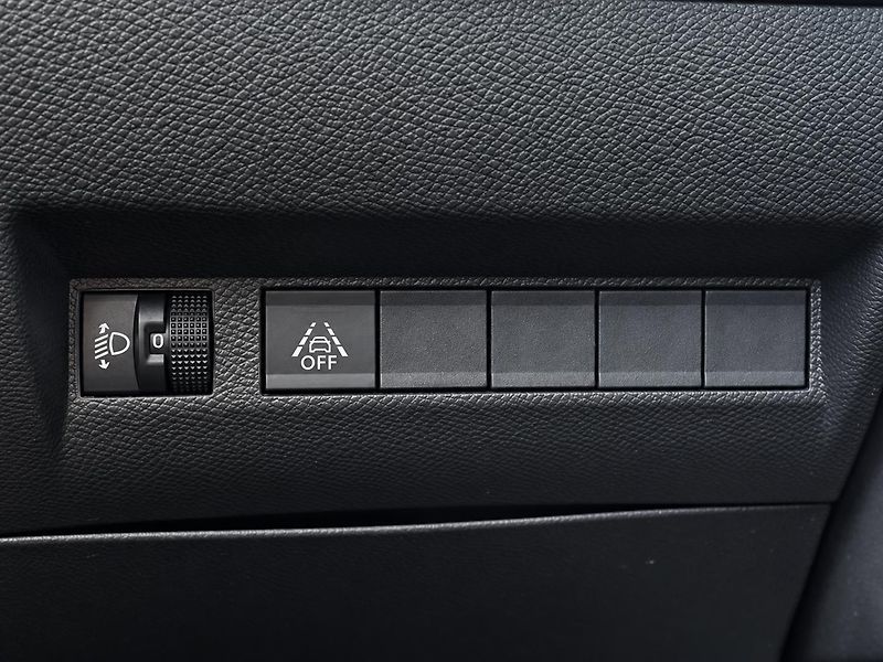 Peugeot 208 ACTIVE 1.2 PureTech 74 kW  - fotka 21 z 22