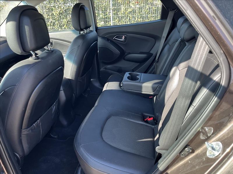 Hyundai ix35 1,7 CRDi 85KW KLIMA ALU 2xKOLA - fotka 13 z 31
