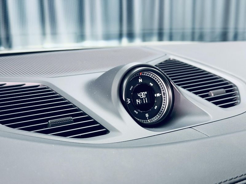 Porsche Cayenne (2023) S*V8*SPORTDESIGN*ZÁRUKA*MAX.VY - fotka 22 z 43