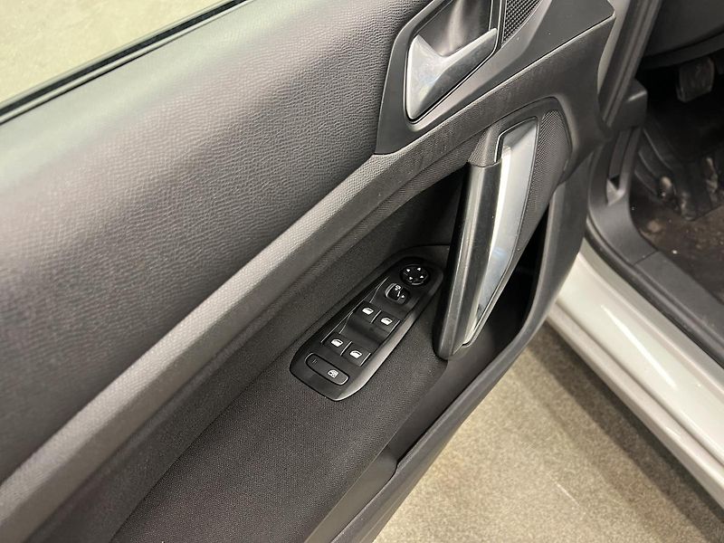 Peugeot 308 SW 1.6 BLUE HDI 88kW - fotka 18 z 18