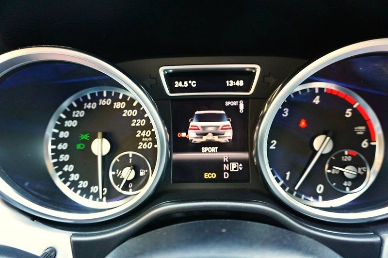 Mercedes-Benz Třídy M (2013) 350 4 MATIC 3,0 CDI 190 kW - fotka 39 z 69
