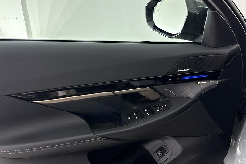 BMW Řada 5 řady 5 | 520d xDrive - fotka 16 z 24