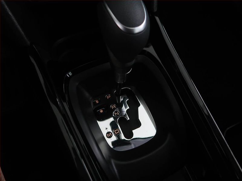 Peugeot 2008 (2016) Allure 1.2 PureTech, Automat - fotka 13 z 23