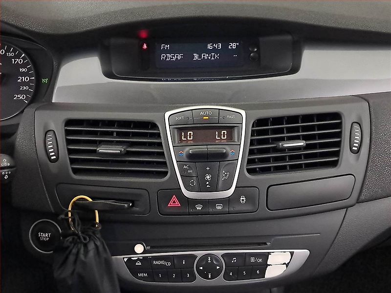 Renault Laguna (2010) 1.5 dCi, po STK, Tažné - fotka 12 z 16