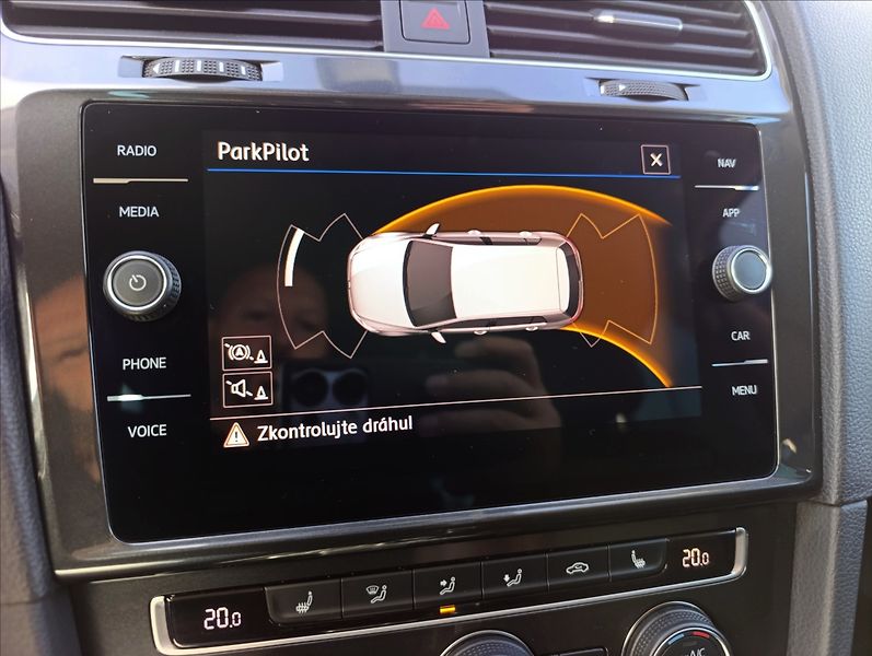 Volkswagen e-Golf 0,0 100kW,tep.čerpadlo,Navi,LE - fotka 22 z 35