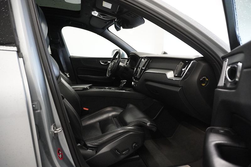 Volvo XC60 D5 AWD AUT. INSCRIPTION - fotka 35 z 40