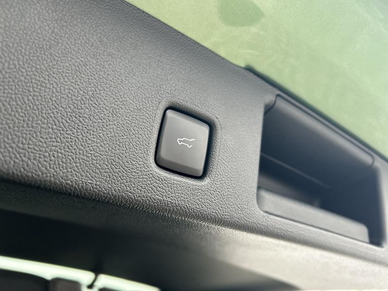 Ford Kuga 2.5Hybrid PHEV 134kW ST-Line X - fotka 10 z 37