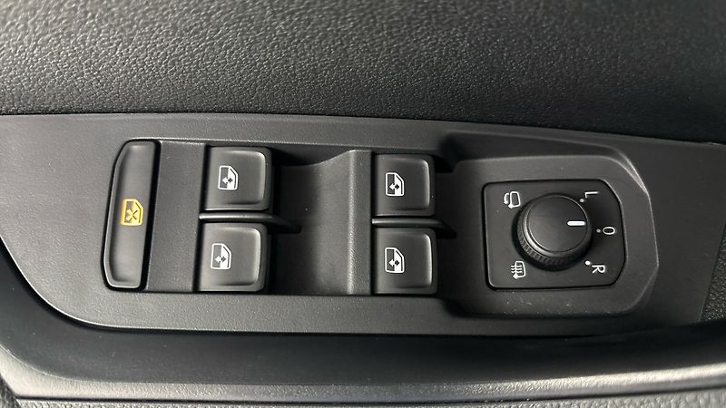 Škoda Karoq 1.5 TSI DSG Style - fotka 23 z 30