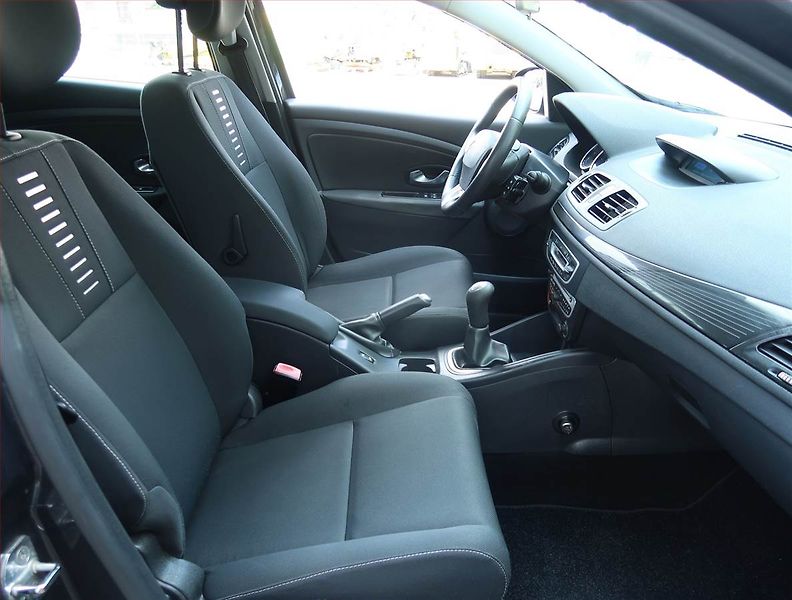 Renault Mégane (2011) 1.6 16V, Tempomat - fotka 9 z 19