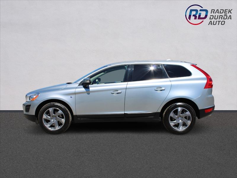 Volvo XC60 2,4 D4  ČR,A/T,4x4,OCEAN RACE - fotka 8 z 31