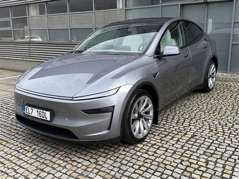 Tesla Model Y (2025) - fotka 5 z 76