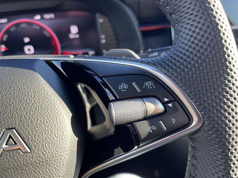 Škoda Scala 1.0TSI MONTE CARLO 7DSG 85kW - fotka 14 z 24