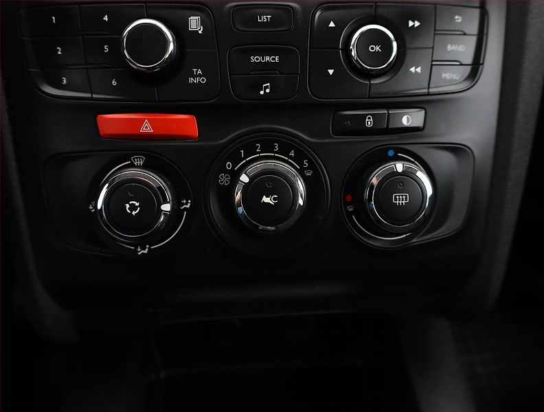 Citroën C4 (2013) 1.6 HDi, Serv.kniha, po STK - fotka 11 z 15
