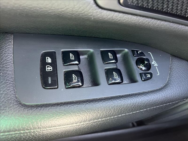 Volvo V90 2,0 B4 145KW CROSS COUNTRY DPH - fotka 26 z 43