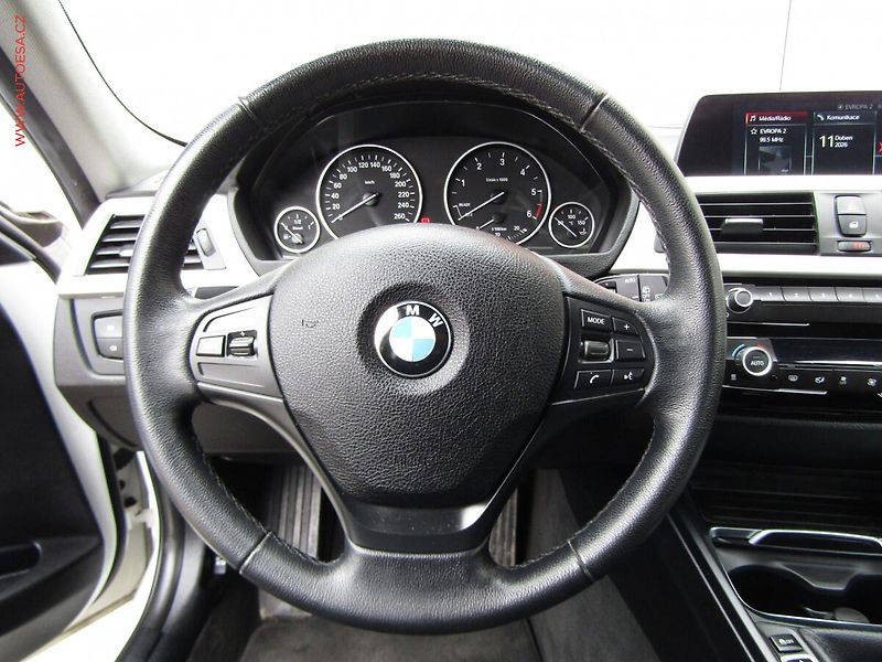 BMW Řada 3 (2019) 2.0 D 318d, LED, autoAC - fotka 18 z 21